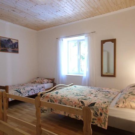 Studio Apartman Kastel Kambelovac Kastela Exterior photo