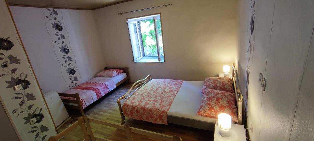 Studio Apartman Kastel Kambelovac Kastela Exterior photo