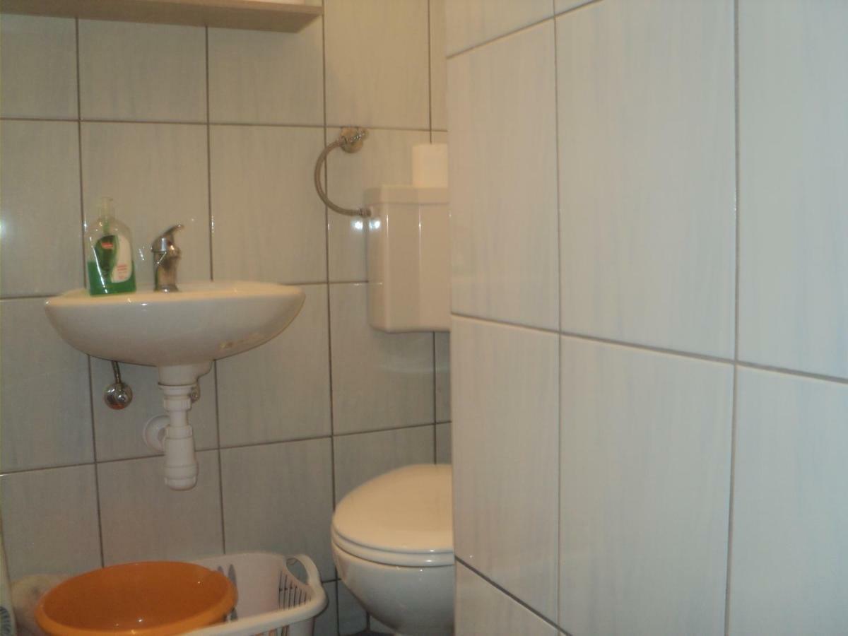 Studio Apartman Kastel Kambelovac Kastela Exterior photo